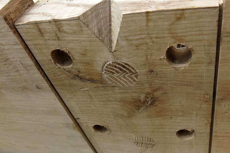 Illustration for article titled Casting Molten Metal On Wood With a Hungarian Design Master